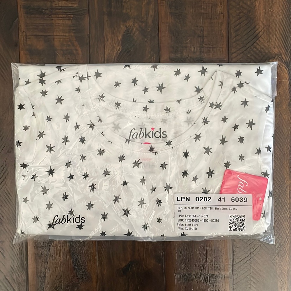 FABKIDS long sleeve basic hi-lo tee black stars XL NWT